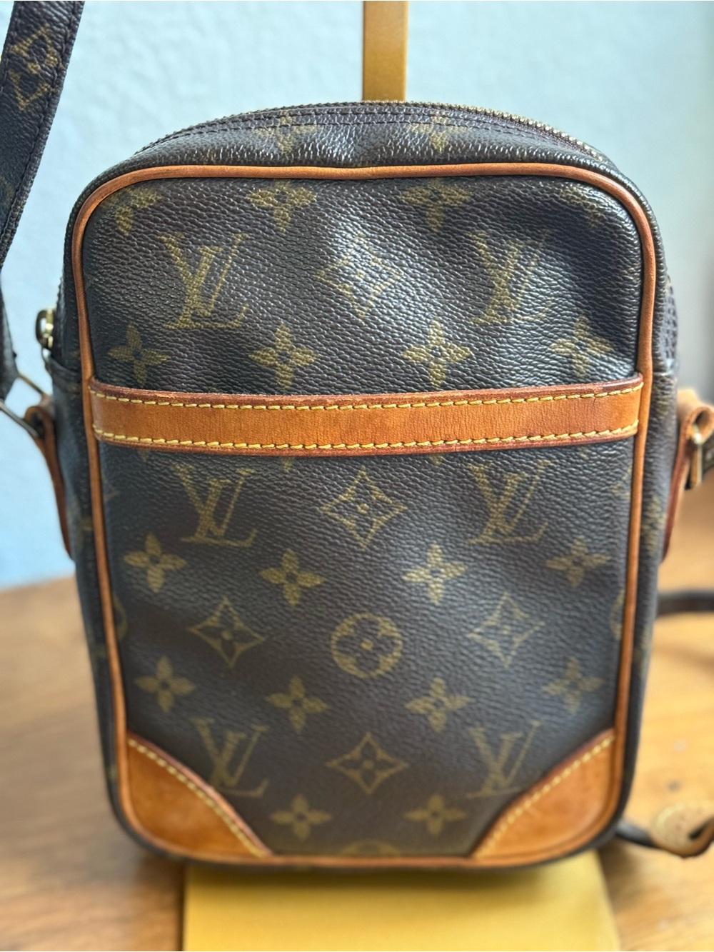 Louis Vuitton Monogram canvas Danube Crossbody Bag Vintage and authenticated - Picture 3 of 17